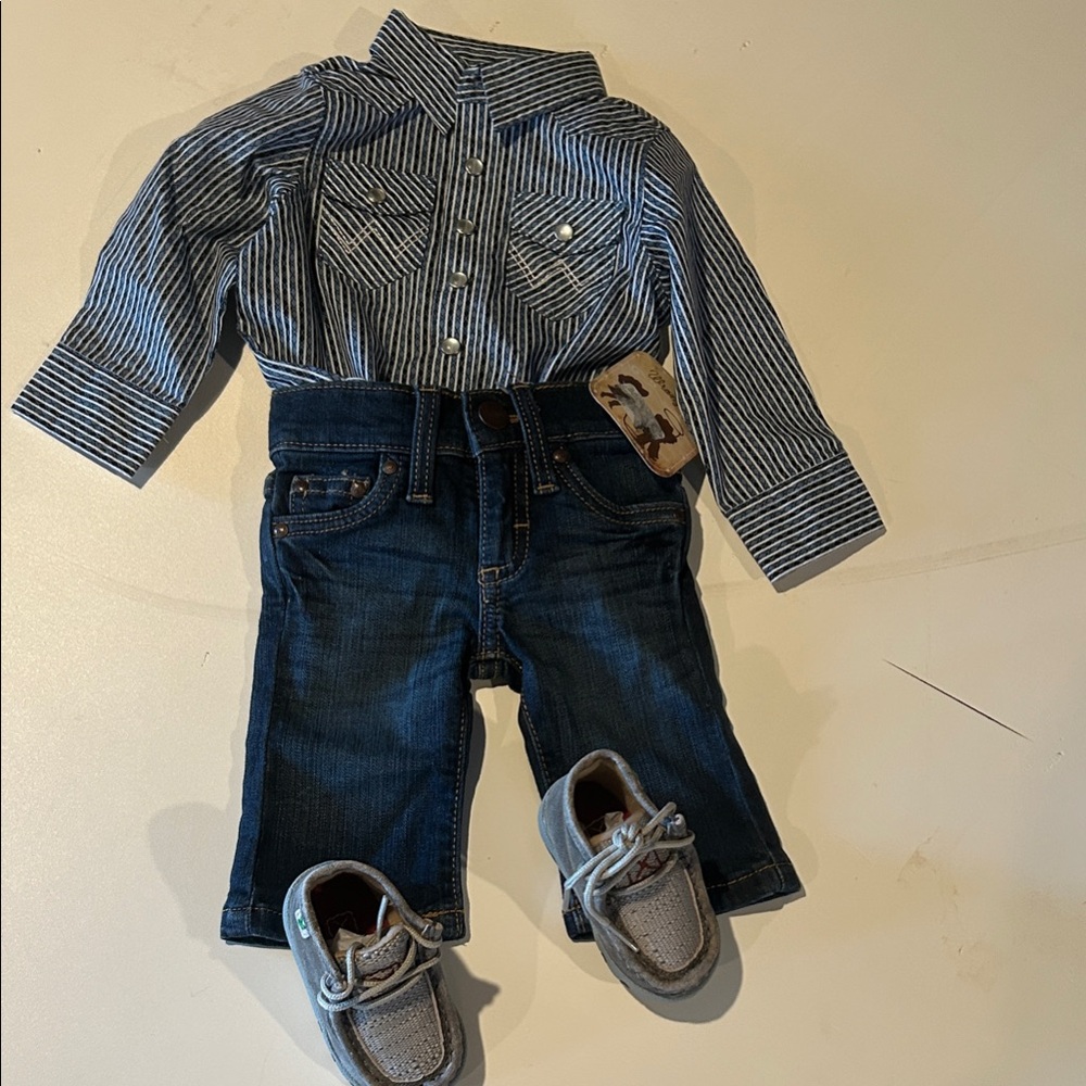 Wrangler Blue Stripe Shirt W/ Blue jeans & twisted X shoes (Boot Barn Bundle)